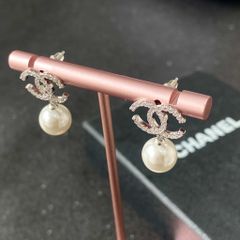  Bông Tai Chanel Màu Trắng Ngọc Trai & Pha Lê (CJ) 