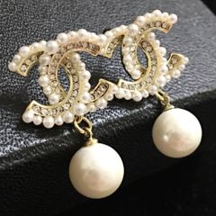  Bông Tai Chanel Màu Vàng Ngọc Trai & Pha Lê Trắng (BJ) 