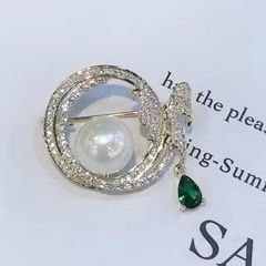  Cài Áo Chiếc Nơ Và Giọt Nước Pha Lê Xanh & Ngọc Trai (AI) 