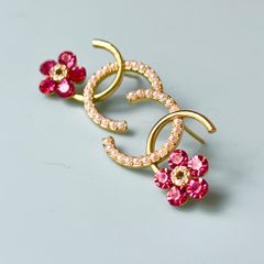  Bông Tai Chanel Cánh Hoa Bản To Màu Vàng Ngọc Trai & Pha Lê Hồng (CM) 