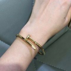  Vòng Tay Nam, Nữ TiTan Cao Cấp - Cartier Cây Đinh Màu Vàng Pha Lê Trắng (AI) 