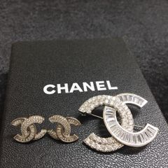  Bộ Trang Sức Chanel Trắng - Cài Áo & Bông Tai Pha Lê (AH) 