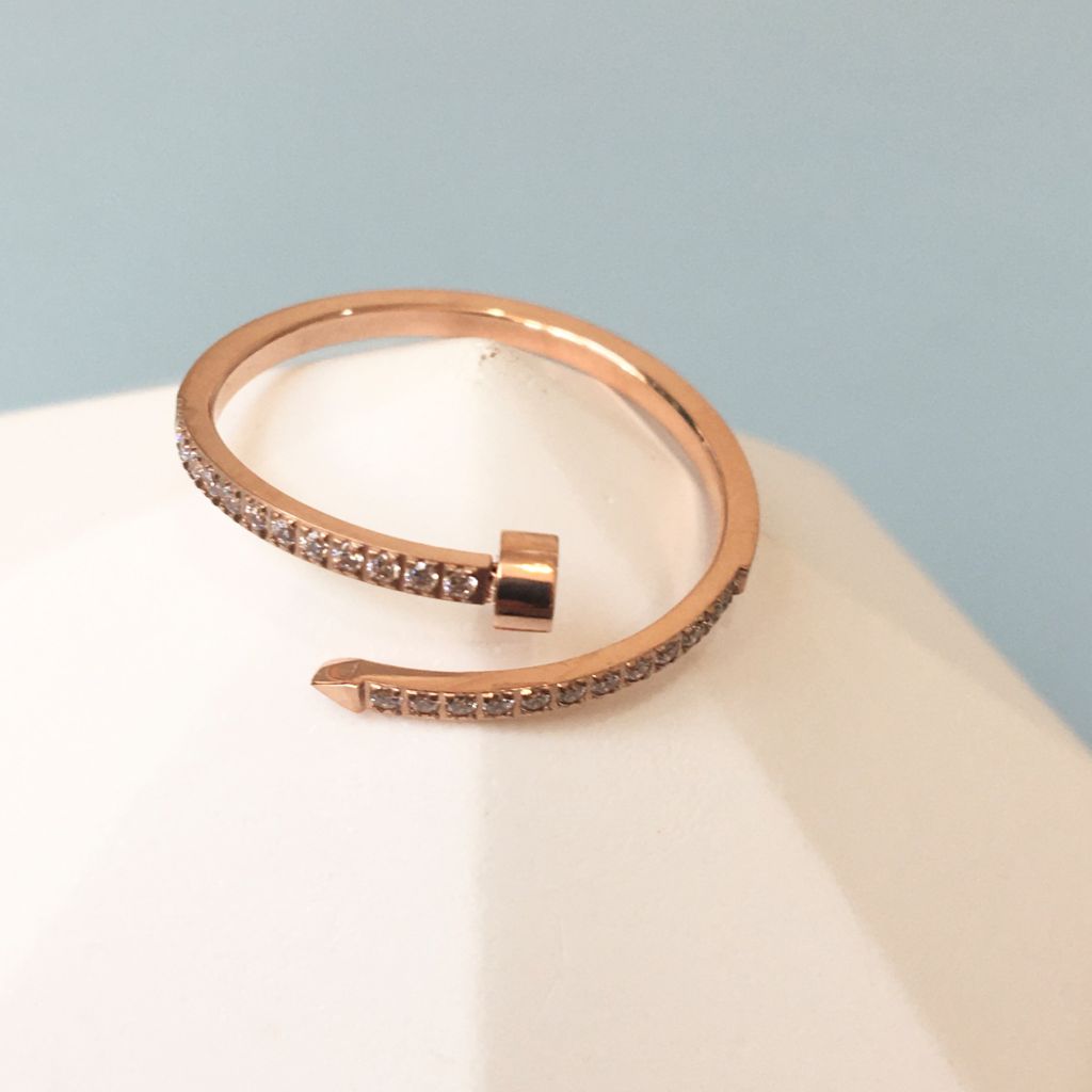  Bộ Trang Sức Cartier Titan Cao Cấp - Vòng Tay & Nhẫn Màu Vàng Hồng Pha Lê (AP) 