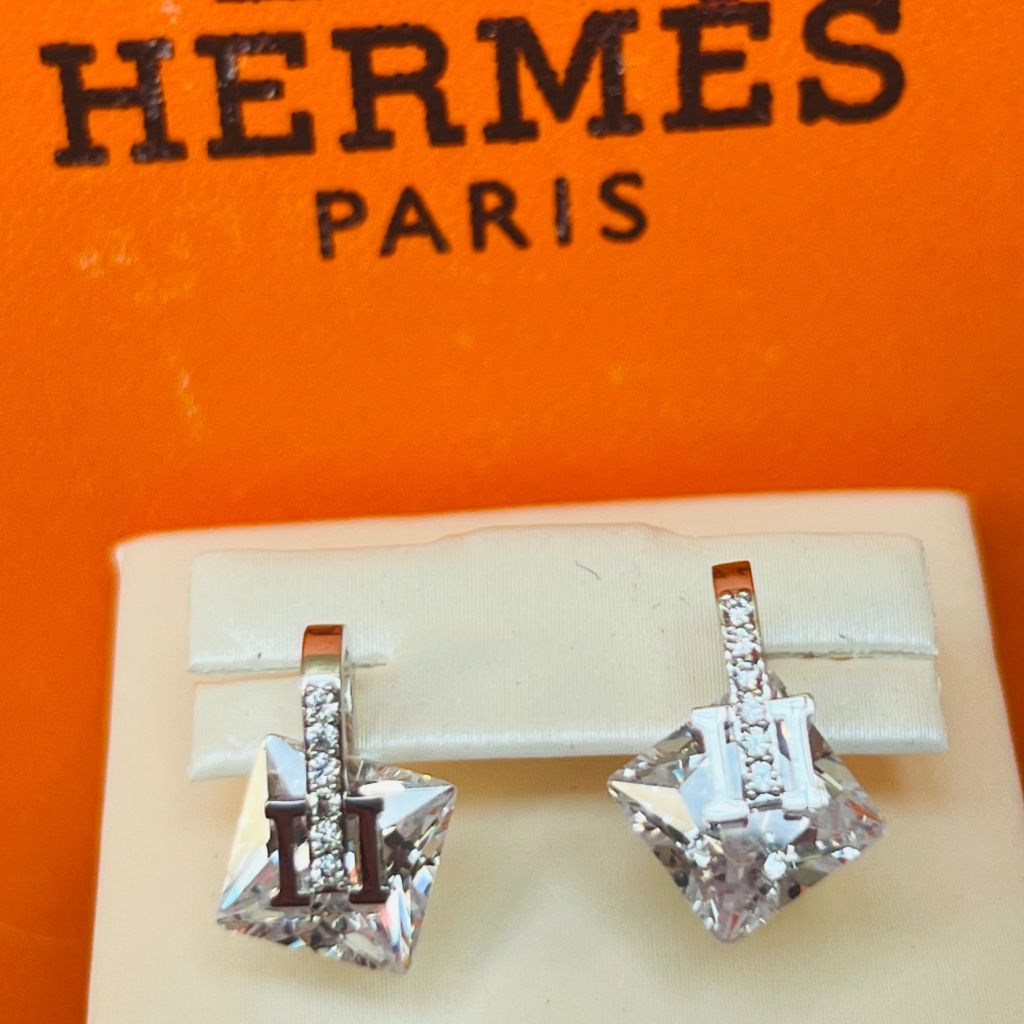  Bông Tai Hermes Màu Trắng Pha Lê (AL) 