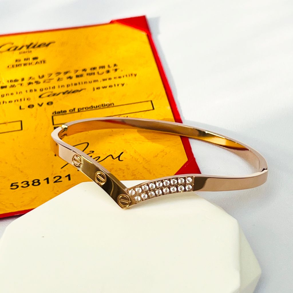  Vòng Tay TiTan Cao Cấp - Cartier Màu Vàng Hồng Pha Lê Trắng (AJ) 