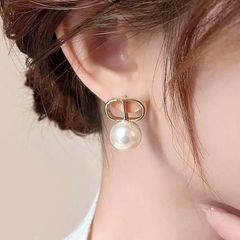  Bông Tai Dior Màu Vàng Ngọc Trai (AL) 