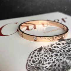  Bộ Trang Sức Nam, Nữ Cartier Titan Cao Cấp - Vòng Tay & Nhẫn Màu Vàng Hồng Pha Lê (AD) 