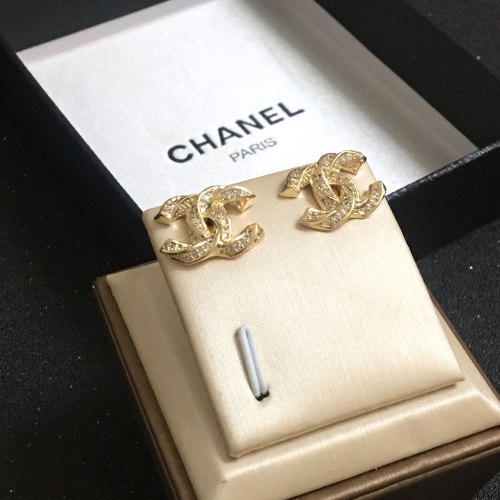  Bông Tai Chanel Màu Vàng Pha Lê Trắng (AZ) 