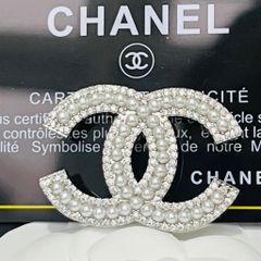  Cài Áo Nam, Nữ - Chanel Màu Trắng Ngọc Trai & Pha Lê (CZ) 