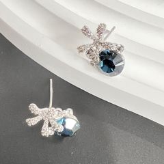  Bông Tai Cánh Hoa Pha Lê Xanh Bích & Trắng (BO) 