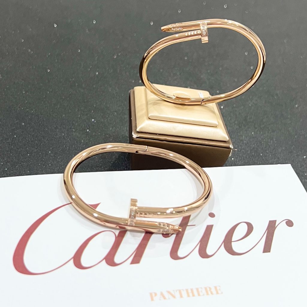  Vòng Tay Cặp Đôi Tình Yêu - Cartier Cây Đinh Màu Vàng Hồng Titan Cao Cấp Pha Lê (AC) 