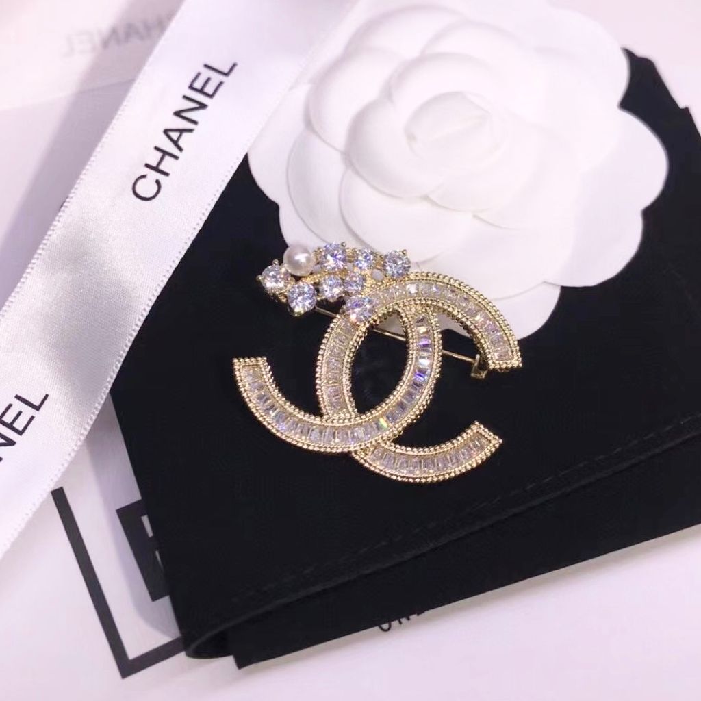  Cài Áo Nam, Nữ - Chanel Màu Vàng Ngọc Trai & Pha Lê Trắng (CF) 