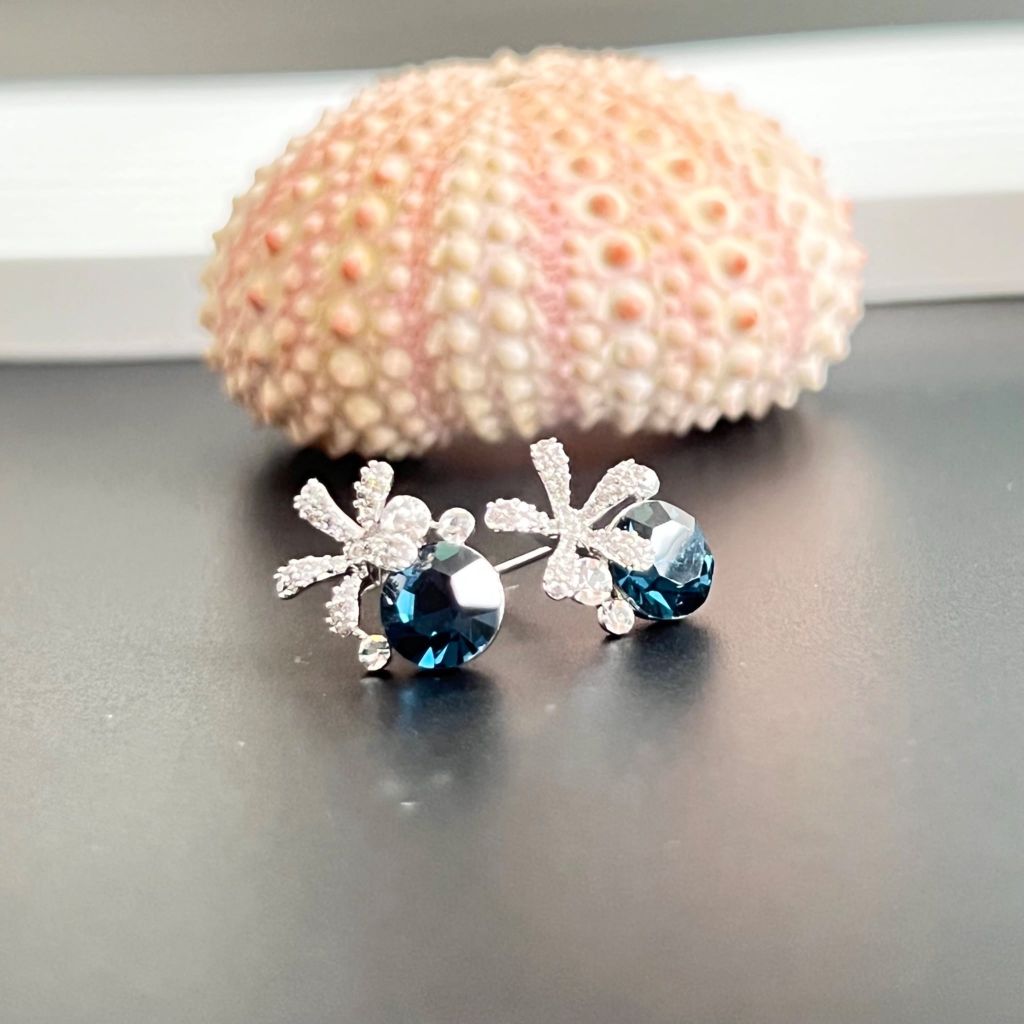  Bông Tai Cánh Hoa Pha Lê Xanh Bích & Trắng (BO) 