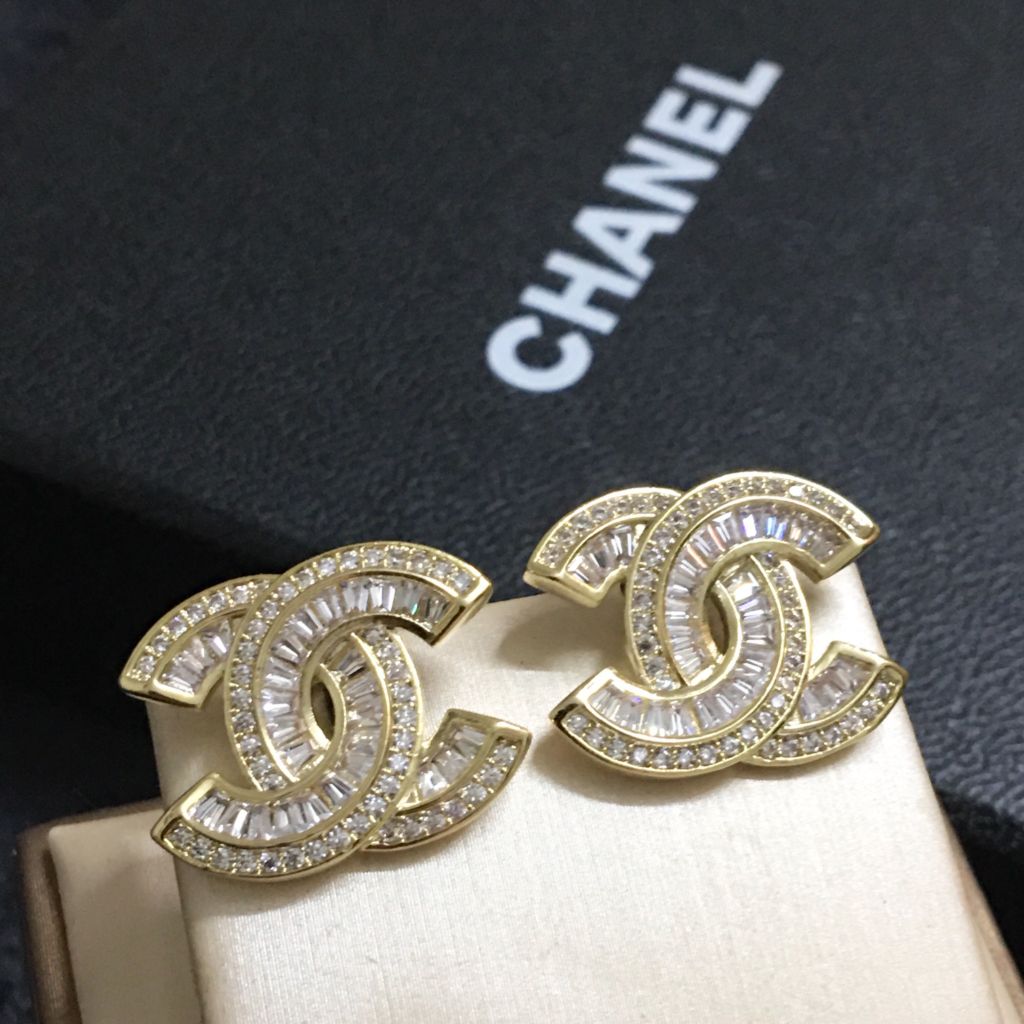  Bông Tai Chanel Bản To Màu Vàng Pha Lê Trắng (BV) 