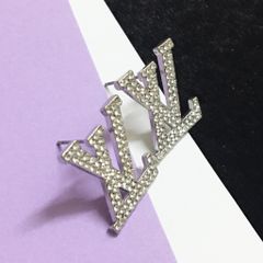  Bông Tai LV Màu Trắng Bản To Pha Lê (AB) 