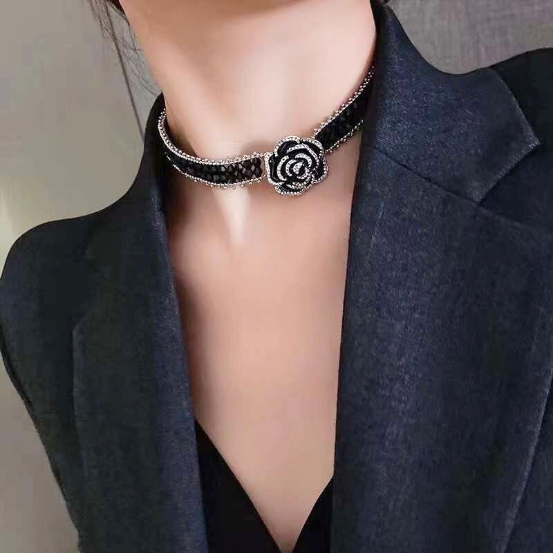  Dây Chuyền Ngắn - Choker Hoa Hồng Pha Lê Đen (AA) 