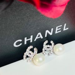  Bông Tai Chanel Màu Trắng Ngọc Trai & Pha Lê (CI) 