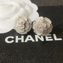  Bông Tai Chanel Hoa Trà Trắng Bản To Pha Lê (CA) 