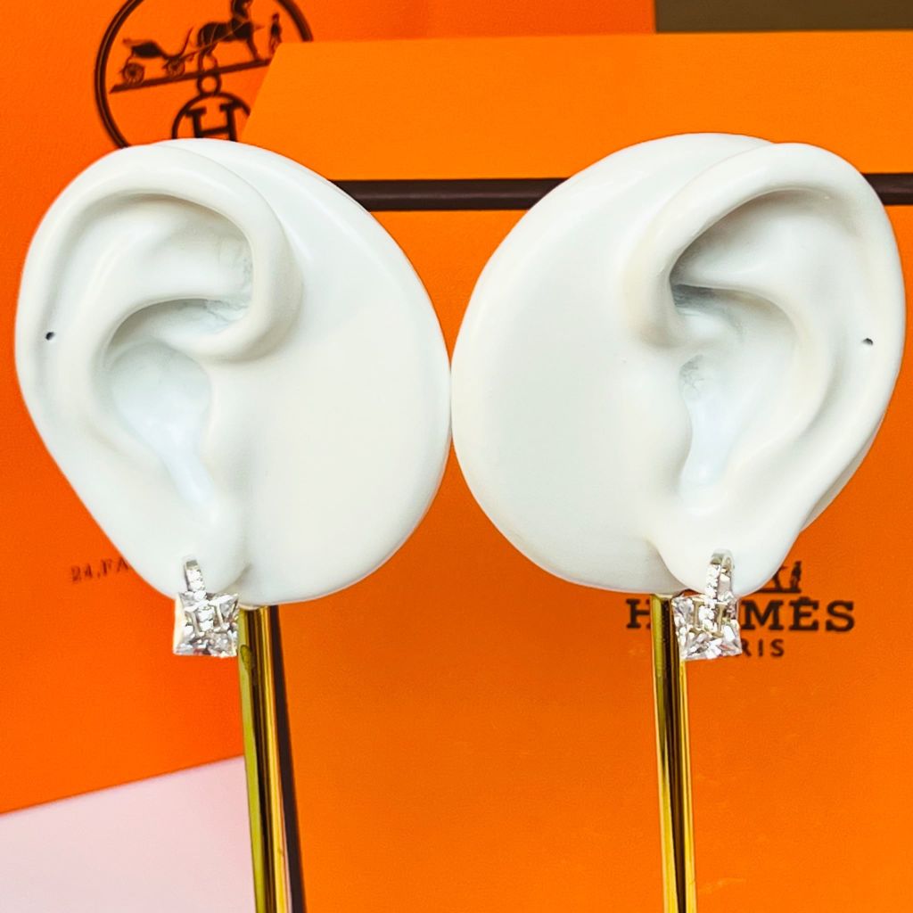  Bông Tai Hermes Màu Trắng Pha Lê (AL) 