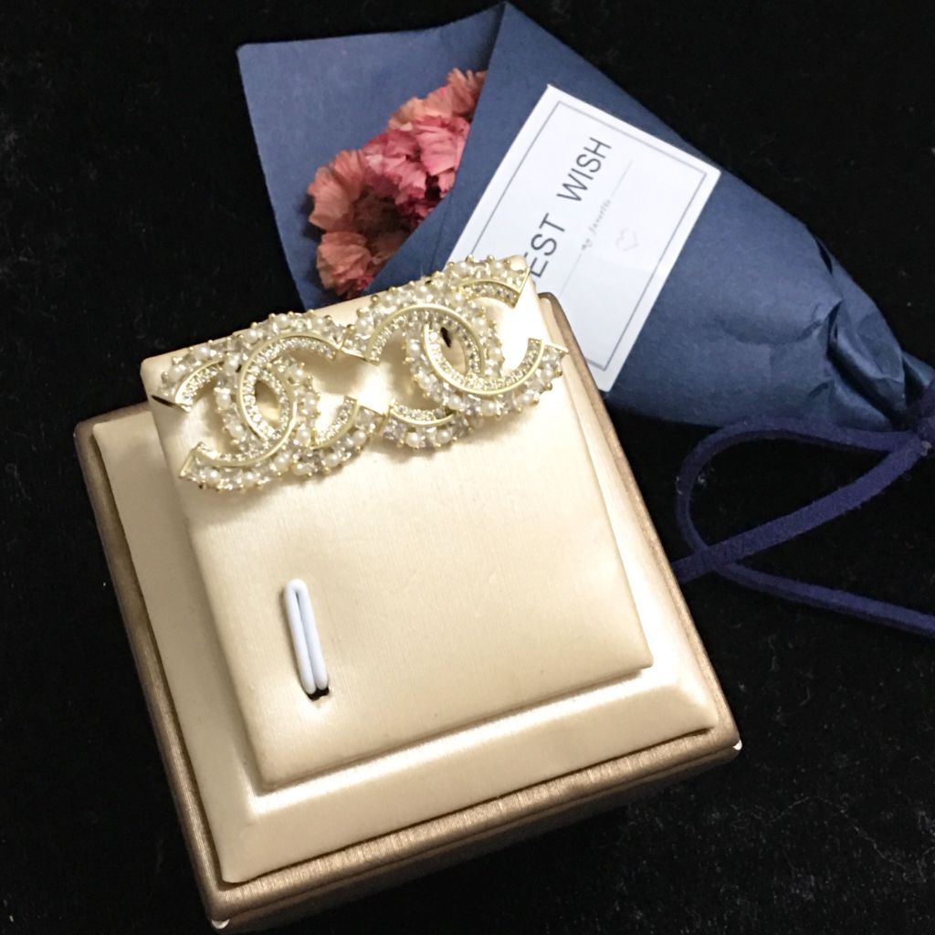  Bông Tai Chanel Bản To Màu Vàng Ngọc Trai & Pha Lê Trắng (BK) 