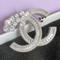  Cài Áo Nam, Nữ - Chanel Màu Trắng Ngọc Trai & Pha Lê (CE) 