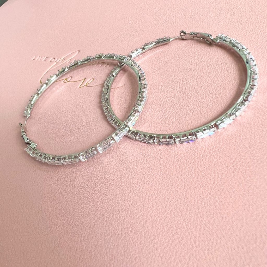  Bông Tai Khoen Tròn Bản To Màu Trắng 6,5cm Pha Lê (BM) 