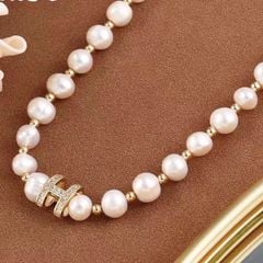  Dây Chuyền Ngắn - Hermes Choker Màu Vàng Ngọc Trai Nước Ngọt & Pha Lê Trắng Sang Trọng (AG) 