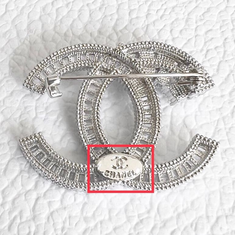  Cài Áo Nam, Nữ - Chanel Màu Trắng Ngọc Trai & Pha Lê (CE) 