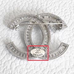  Cài Áo Nam, Nữ - Chanel Màu Trắng Ngọc Trai & Pha Lê (CE) 