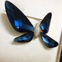  Cài Áo Con Bướm Vàng Pha Lê Xanh Bích (AI) 