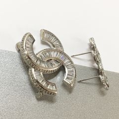  Bộ Trang Sức Chanel Trắng - Cài Áo & Bông Tai Pha Lê (AC) 