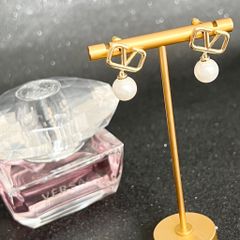  Bông Tai Valentino Màu Vàng Ngọc Trai Trắng Tinh Tế 