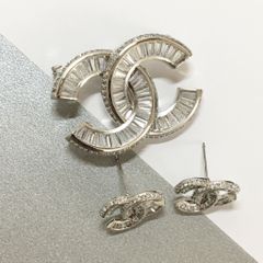  Bộ Trang Sức Chanel Trắng - Cài Áo & Bông Tai Pha Lê (AC) 