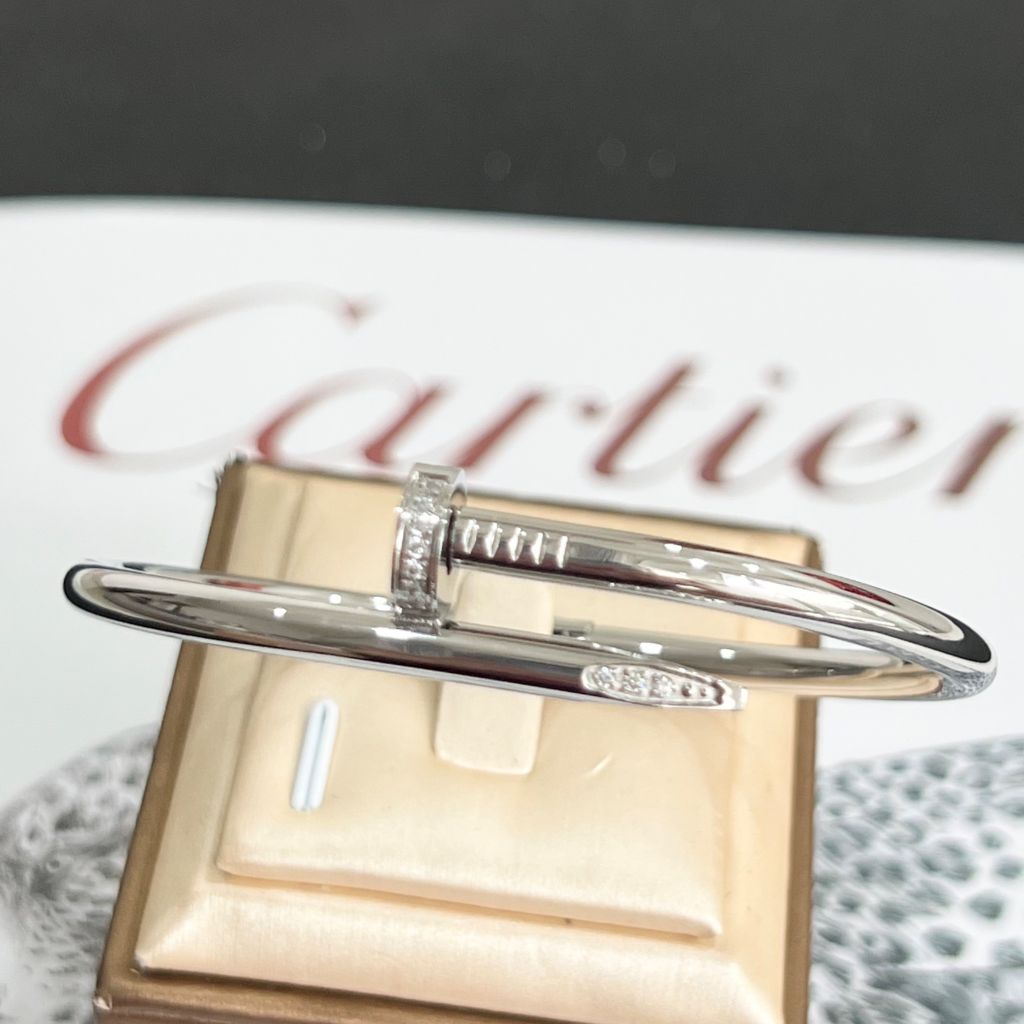  Vòng Tay Nam, Nữ TiTan Cao Cấp - Cartier Cây Đinh Màu Trắng Pha Lê (AH) 