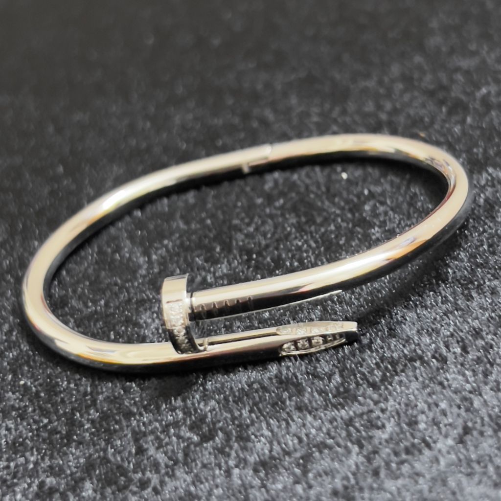  Vòng Tay Nam, Nữ TiTan Cao Cấp - Cartier Cây Đinh Màu Trắng Pha Lê (AH) 