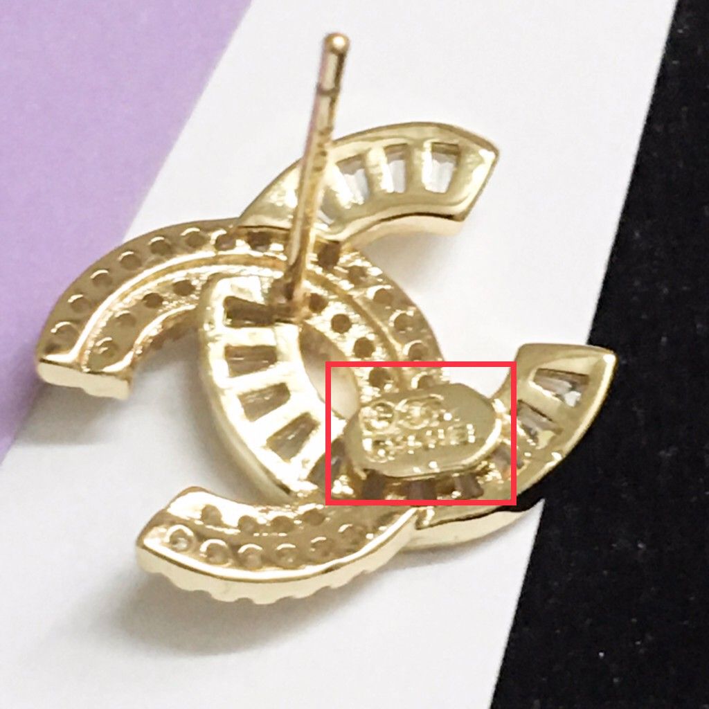  Bộ Trang Sức Chanel Vàng - Cài Áo & Bông Tai Pha Lê Trắng (AM) 