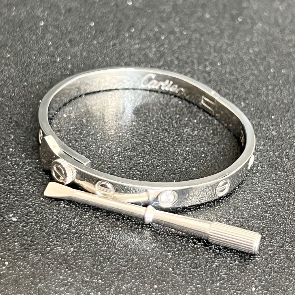  Vòng Tay TiTan Cao Cấp - Cây Đinh Cartier & Tua Vít Màu Trắng Pha Lê (AG) 
