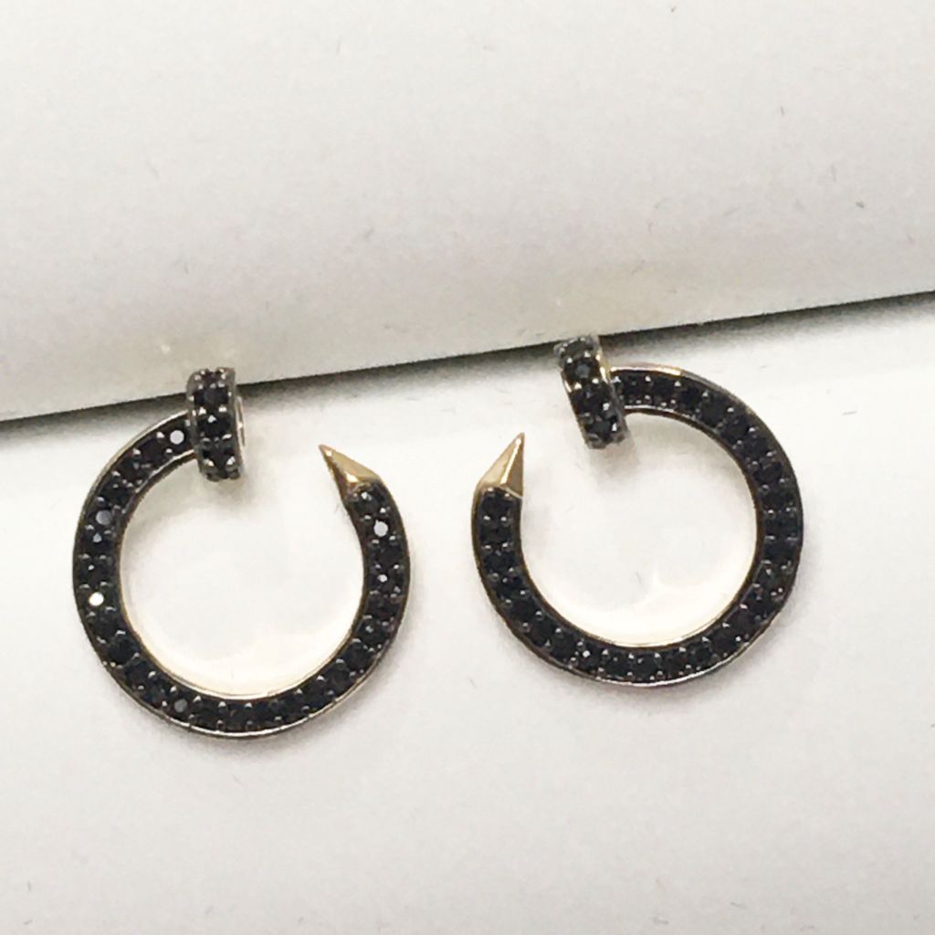  Bông Tai Cartier Cây Đinh Màu Vàng Pha Lê Đen Cá Tính (AD) 