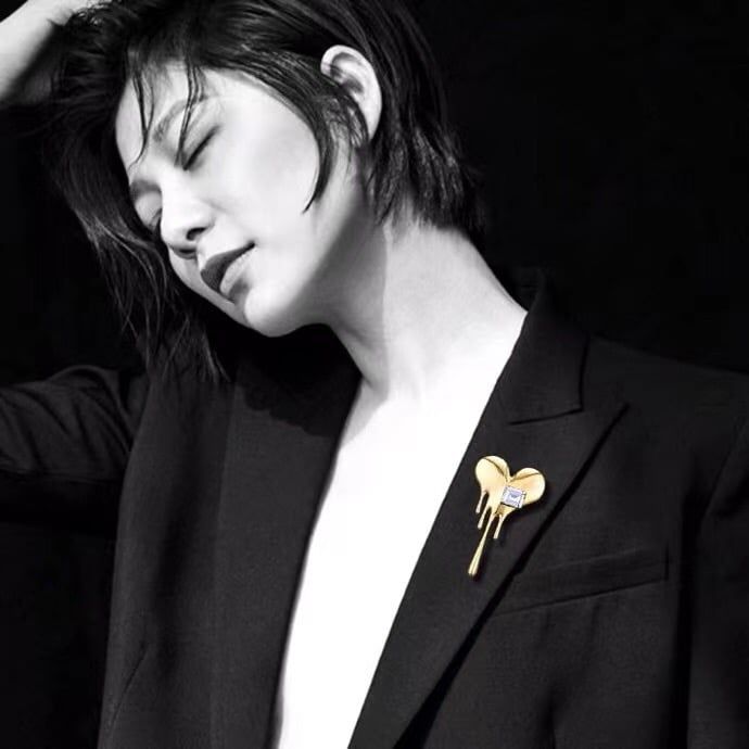  Cài Áo Nam, Nữ - Trái Tim Vàng Pha Lê Trắng Cá Tính 