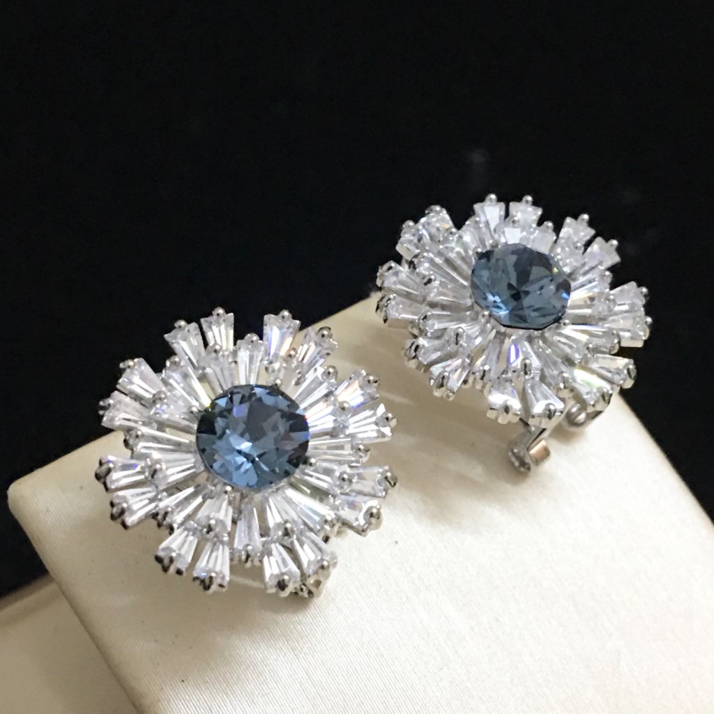  Bông Tai Cánh Hoa Pha Lê Xanh Bích & Trắng Sang Trọng (BE) 