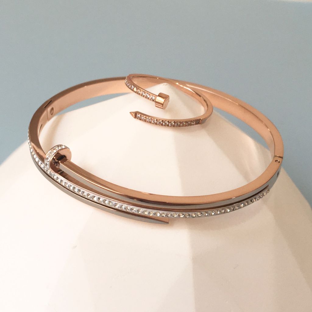  Bộ Trang Sức Cartier Titan Cao Cấp - Vòng Tay & Nhẫn Màu Vàng Hồng Pha Lê (AP) 