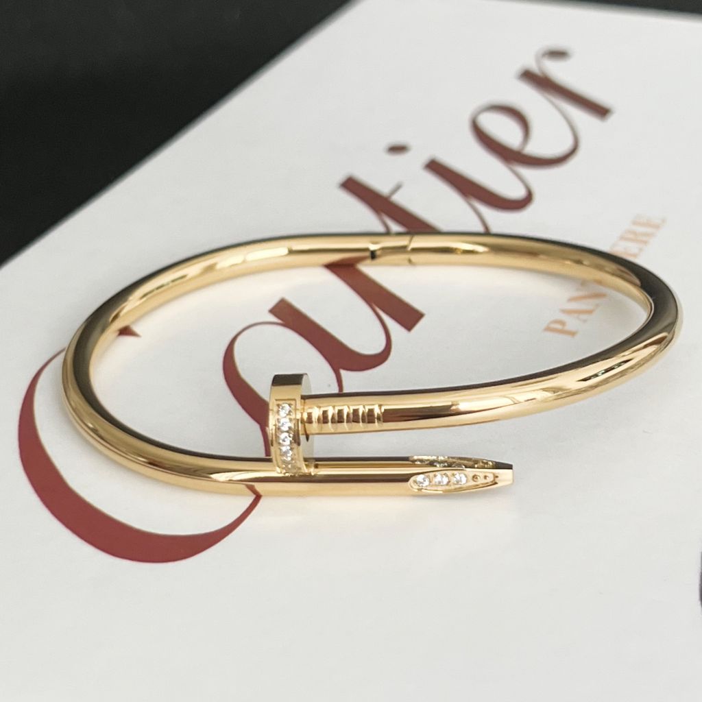  Bộ Trang Sức Cây Đinh Cartier Titan Cao Cấp - Vòng Tay & Nhẫn Màu Vàng Pha Lê (AB) 