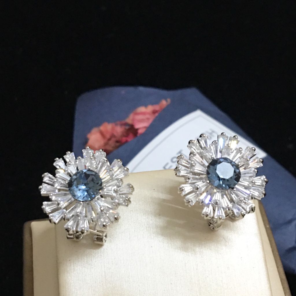  Bông Tai Cánh Hoa Pha Lê Xanh Bích & Trắng Sang Trọng (BE) 