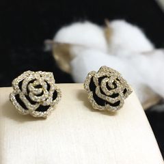  Bông Tai Hoa Hồng Đen Viền Vàng Pha Lê Trắng (BD) 