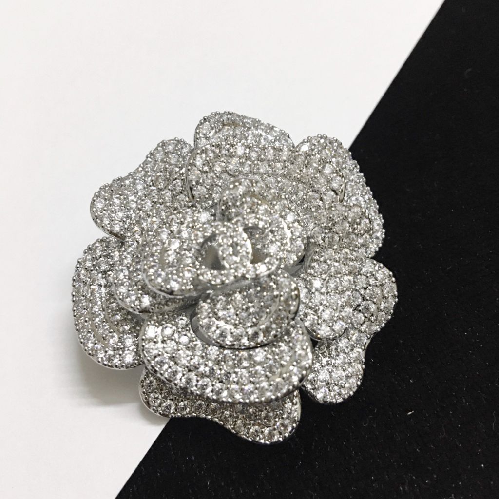  Cài Áo Hoa Trà Chanel Pha Lê Trắng (BF) 