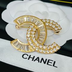  Bộ Trang Sức Chanel Vàng - Cài Áo & Bông Tai Pha Lê Trắng (AM) 