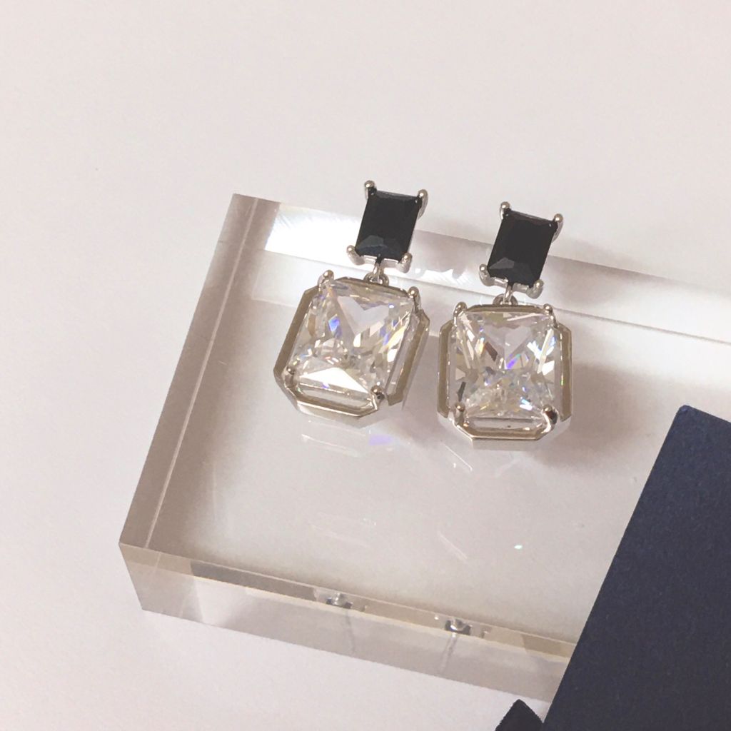  Bông Tai Chữ Nhật Màu Trắng Pha Lê Trắng Đen (AG) 