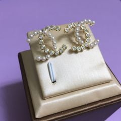  Bông Tai Chanel Bản To Màu Vàng Ngọc Trai & Pha Lê Trắng (AL) 