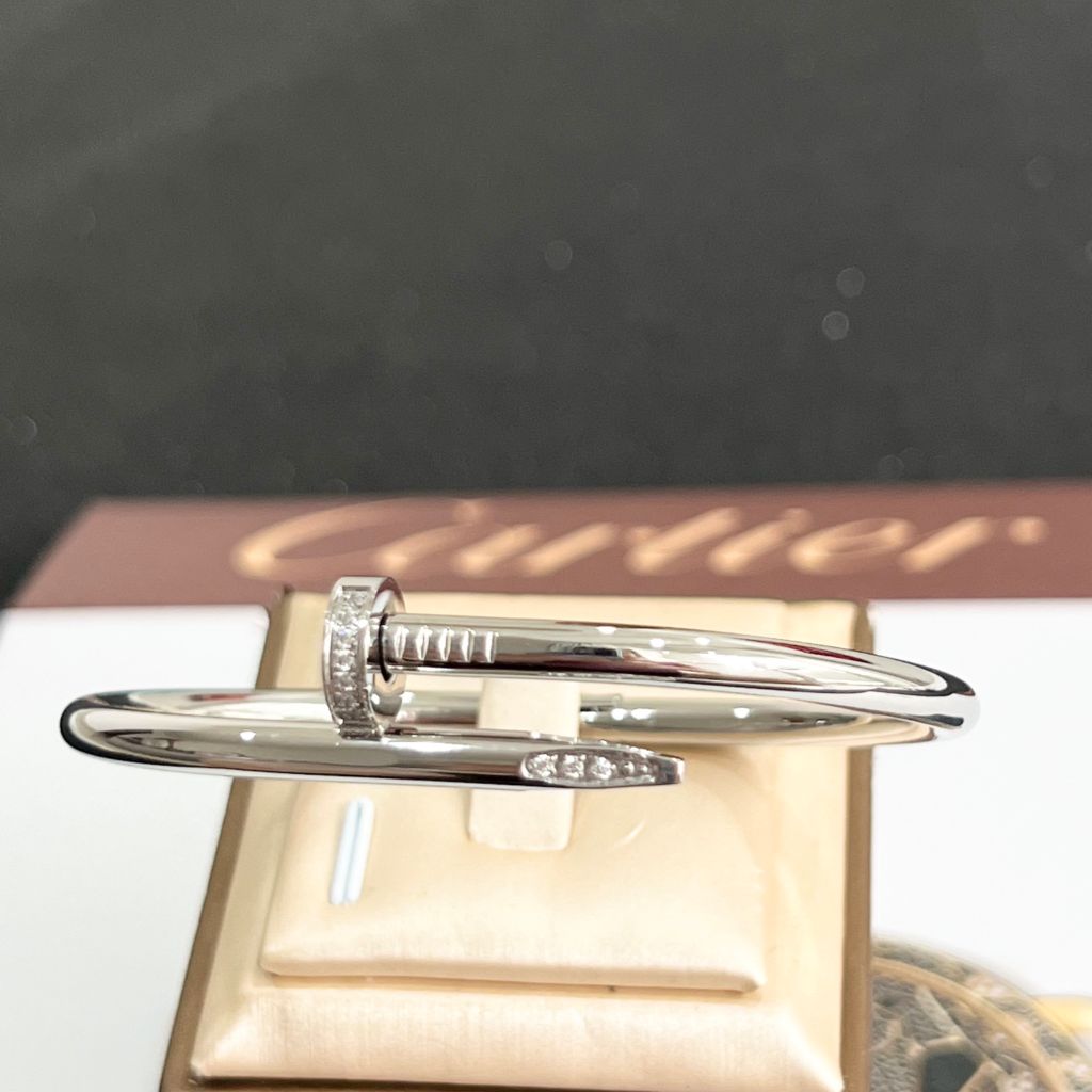  Vòng Tay Nam, Nữ TiTan Cao Cấp - Cartier Cây Đinh Màu Trắng Pha Lê (AH) 