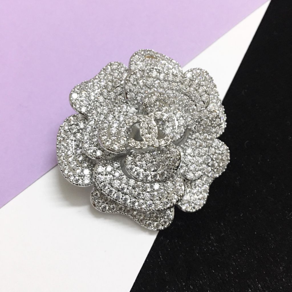  Cài Áo Hoa Trà Chanel Pha Lê Trắng (BF) 